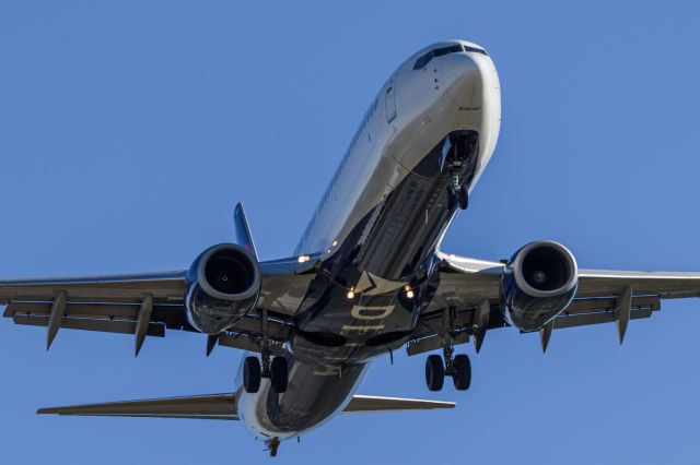 Boeing 737-900 —
