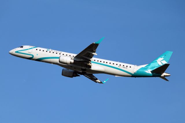 Embraer ERJ-190 (I-ADJO) - Taking off from Torino, bound to Munich as LH1897