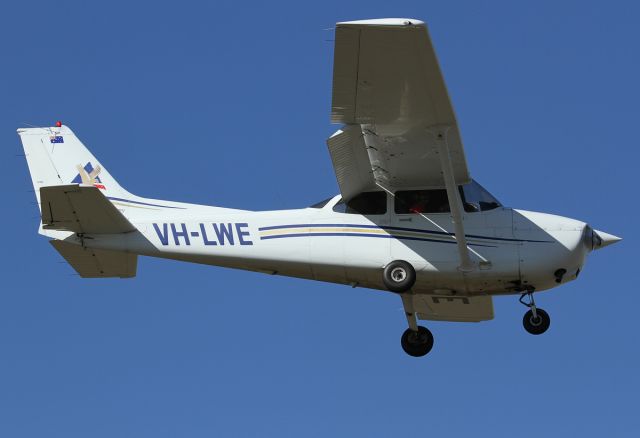 Cessna Skyhawk (VH-LWE)