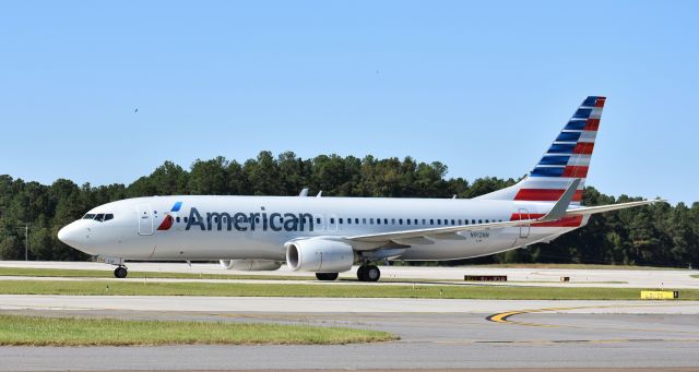 Boeing 737-800 (N912NN) - Got this from the DOT hangar at RDU, 10/19/17.