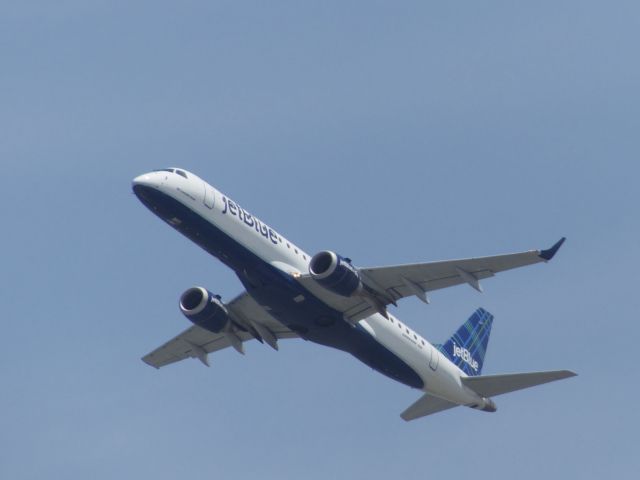 Embraer ERJ-190 (N307JB) - "Mi Corazon Azul"