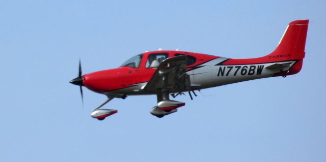 Cirrus SR22 Turbo (N776BW) - About to touch down is this 2022 Cirrus SR22T G6 in the Autumn of 2024.