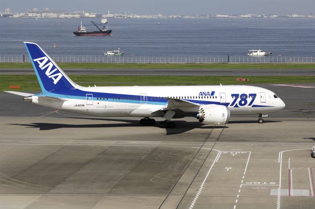 Boeing 787-8 (JA809A) - Taxing at Haneda Intl Airport on 2012/09/24