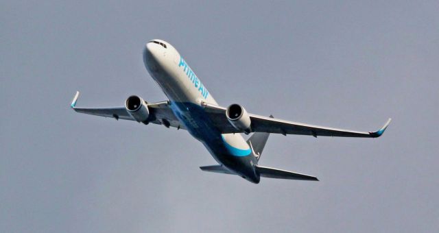 BOEING 767-300 (N337AZ) - ATN 4347 LAL-BNA passes over the house inbound to Nashville, Tn. 