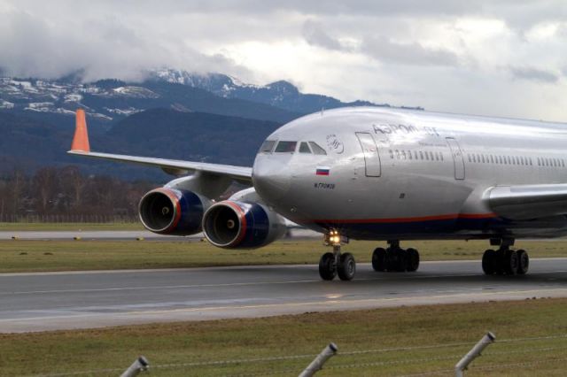 Ilyushin Il-96 (RNA96015)