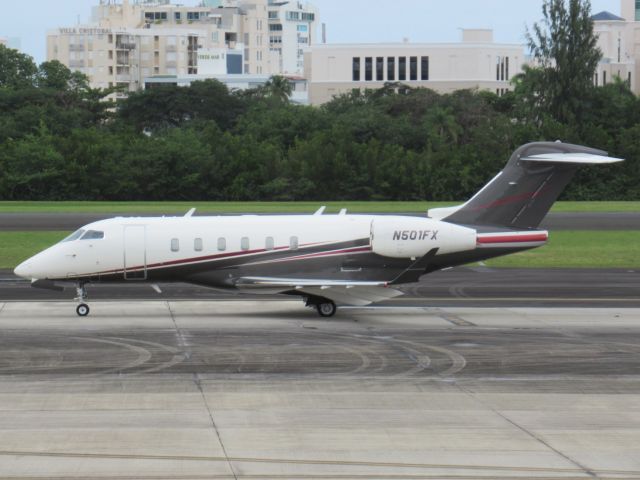 Bombardier Challenger 300 (N501FX)