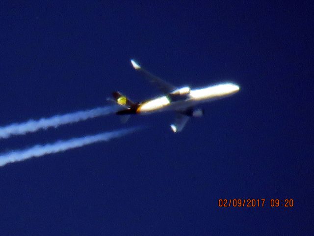 BOEING 767-300 (N328UP)