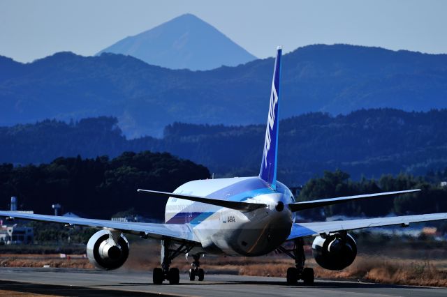 BOEING 767-300 (JA8342) - back mountain=TAKACHIHO NO MINE(高千穂峰)「KIRISHIMA(霧島) mountain range」