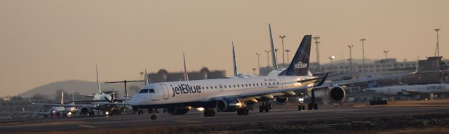 Embraer ERJ-190 (N197JB)