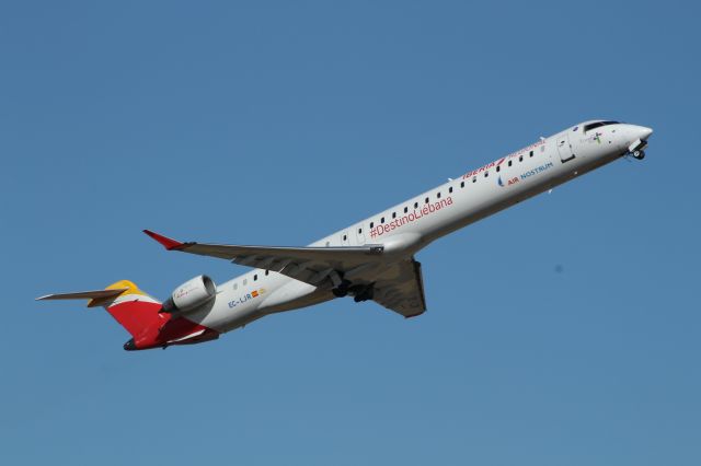 Bombardier CRJ-1000 (EC-LJR) - Aeroporto Gen. Humberto Delgado  - LISBOA     27-08-2017