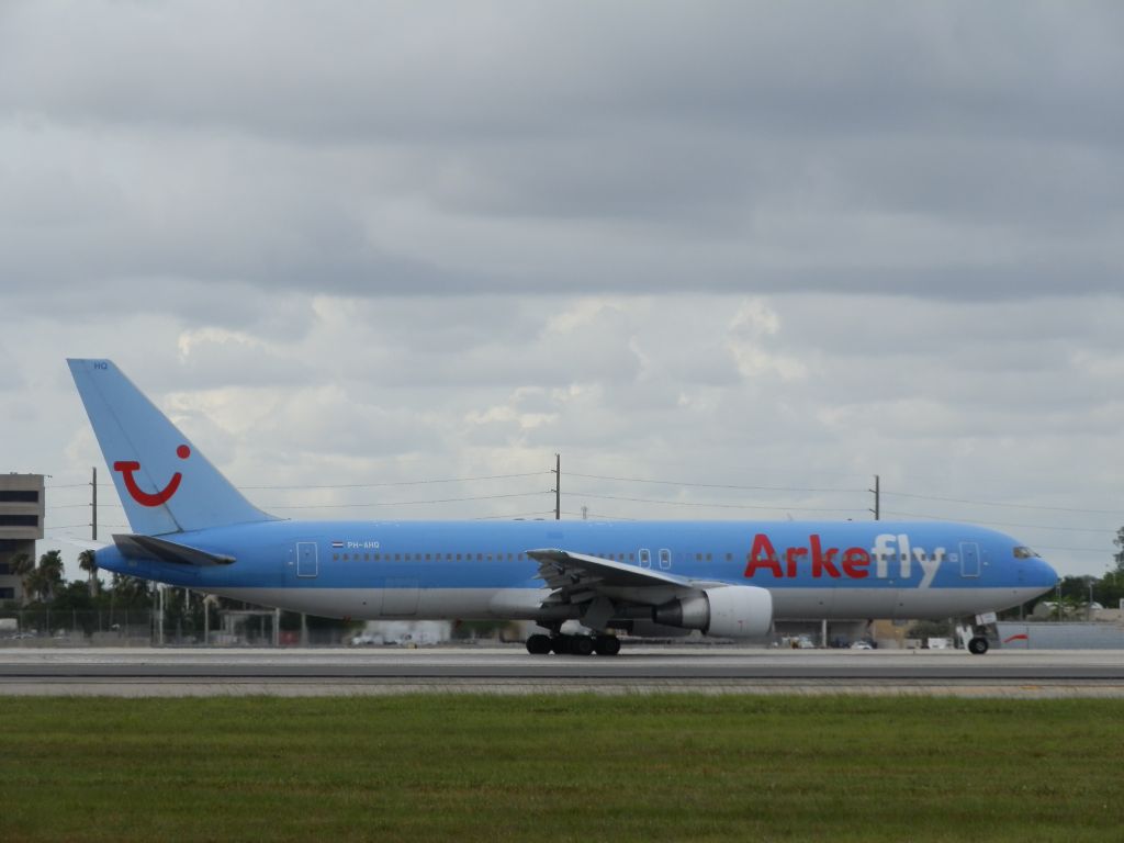 BOEING 767-300 (PH-AHQ)