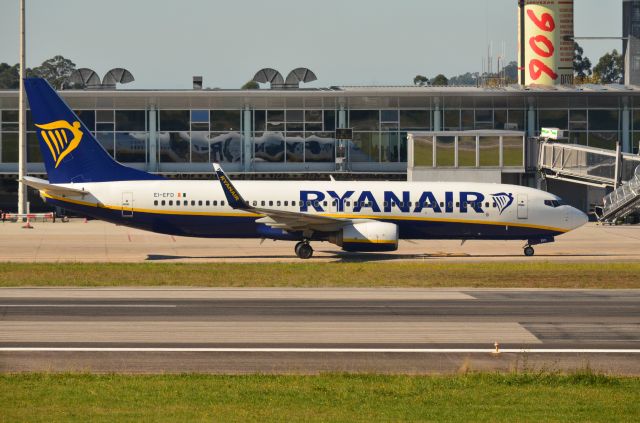 Boeing 737-800 (EI-EFD) - EI-EFD Going To Park After Landing At LEVX From LEBL. 06-11-2021