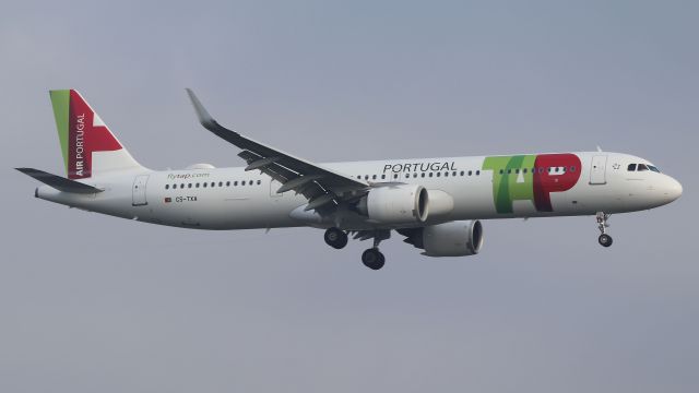 Airbus A321 (CS-TXA)