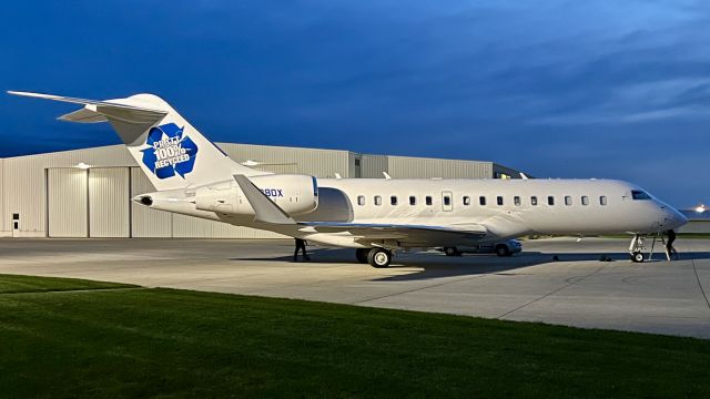 Bombardier Global Express (N880X) - N880X, a 2017 Bombardier Global 6000, flew Pratt Industries Exec’s in to the Valparaiso Pratt Paper Mill. 5/4/22. 