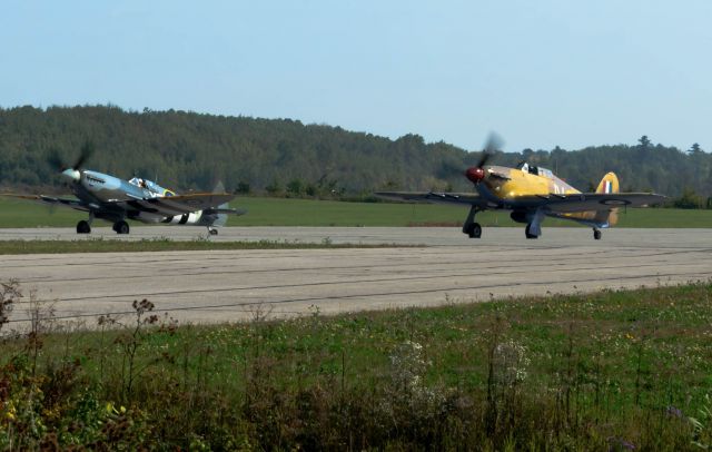 SUPERMARINE Spitfire (C-GYQQ) - Pre-checks an pairing up prior to flight.