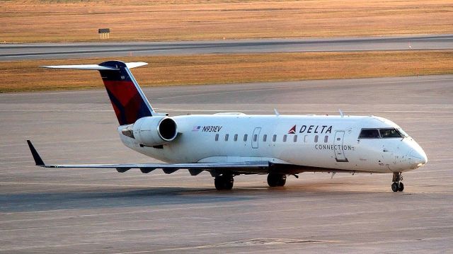 Canadair Regional Jet CRJ-200 (N931EV) - OTTAWA, 15 NOVEMBRE 2016