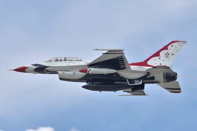 Lockheed F-16 Fighting Falcon — - Thunderbird 8 fly-past 05-21-24
