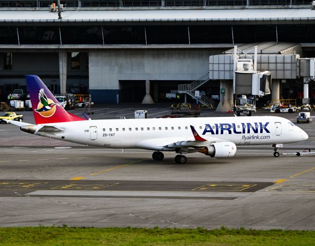 Embraer ERJ-190 (ZS-YAT)