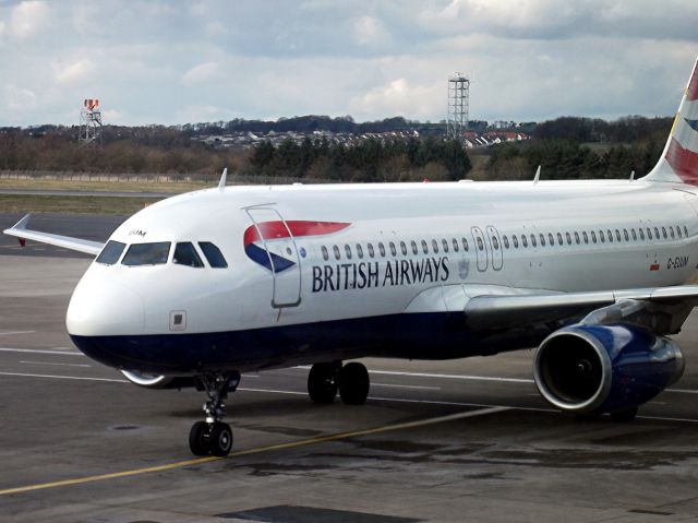 Airbus A320 (G-EUUM)