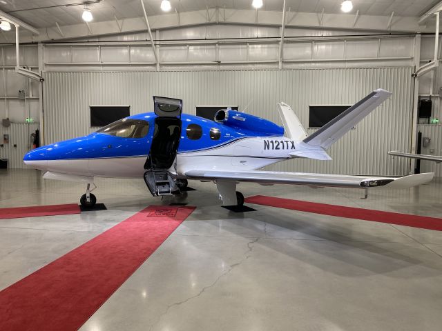 Cirrus Vision SF50 (N121TX)