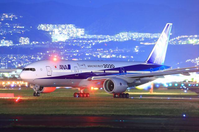 Boeing 777-200 (JA744A)