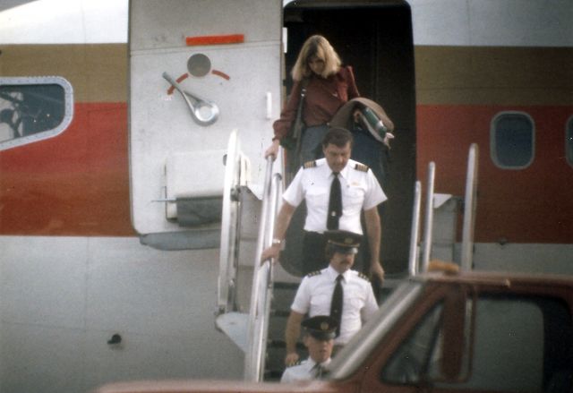 BOEING 727-200 — - KSJC - last flight of the day - a Continental Airlines 727 crew disembarks at San Jose and into the van for a ride to their motel.