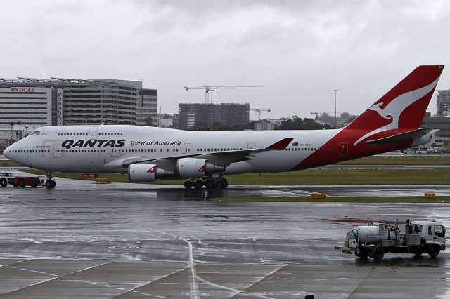 Boeing 747-400 (VH-OEB) - on 4 December 2017