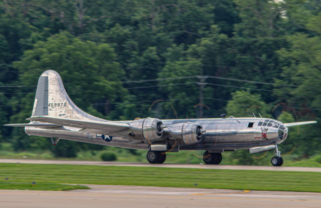 Boeing B-29 Superfortress (N69972) - Doc braking hard at SUS