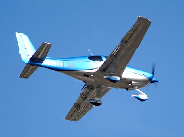 Cirrus SR-20 (VH-VJH)