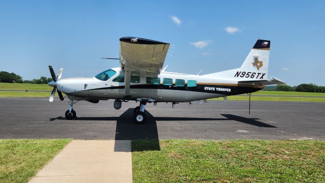 Cessna Caravan (N956TX) - This Texas DPS Caravan came in for some Hard 8 BBQ.