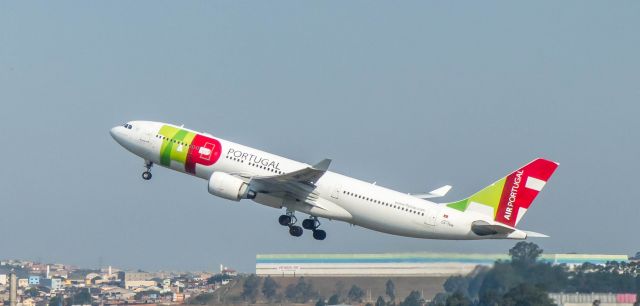 Airbus A330-200 (CS-TOK)