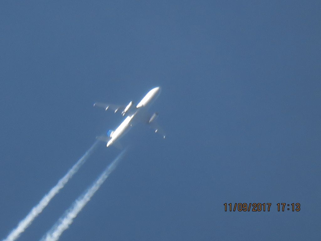 Airbus A320 (N496UA)