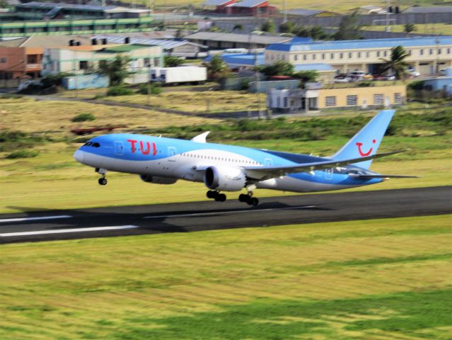 Boeing 787-8 (G-TUIA)