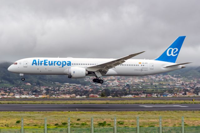 Boeing 787-9 Dreamliner (EC-MTI)