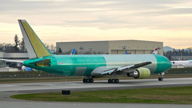 BOEING 767-300 (N370UP) - BOE298 begins its takeoff roll on Rwy 16R for a B1 flight on 1.30.20. (B767-34AF(ER) / ln 1202 / cn 66241).