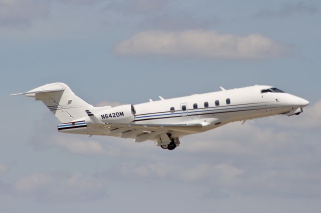 Bombardier Challenger 300 (N642DM) - 13APR23