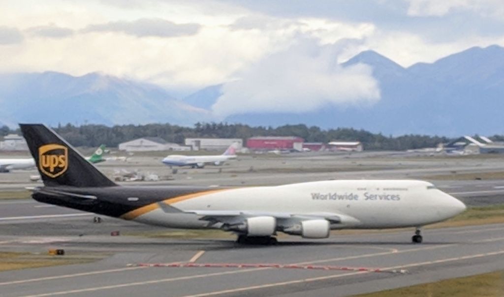 Boeing 747-400 (N578UP) - Taxiing for takeoff at Anchorage International Airport.