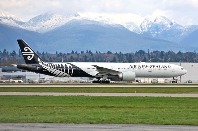 BOEING 777-300ER (ZK-OKO)