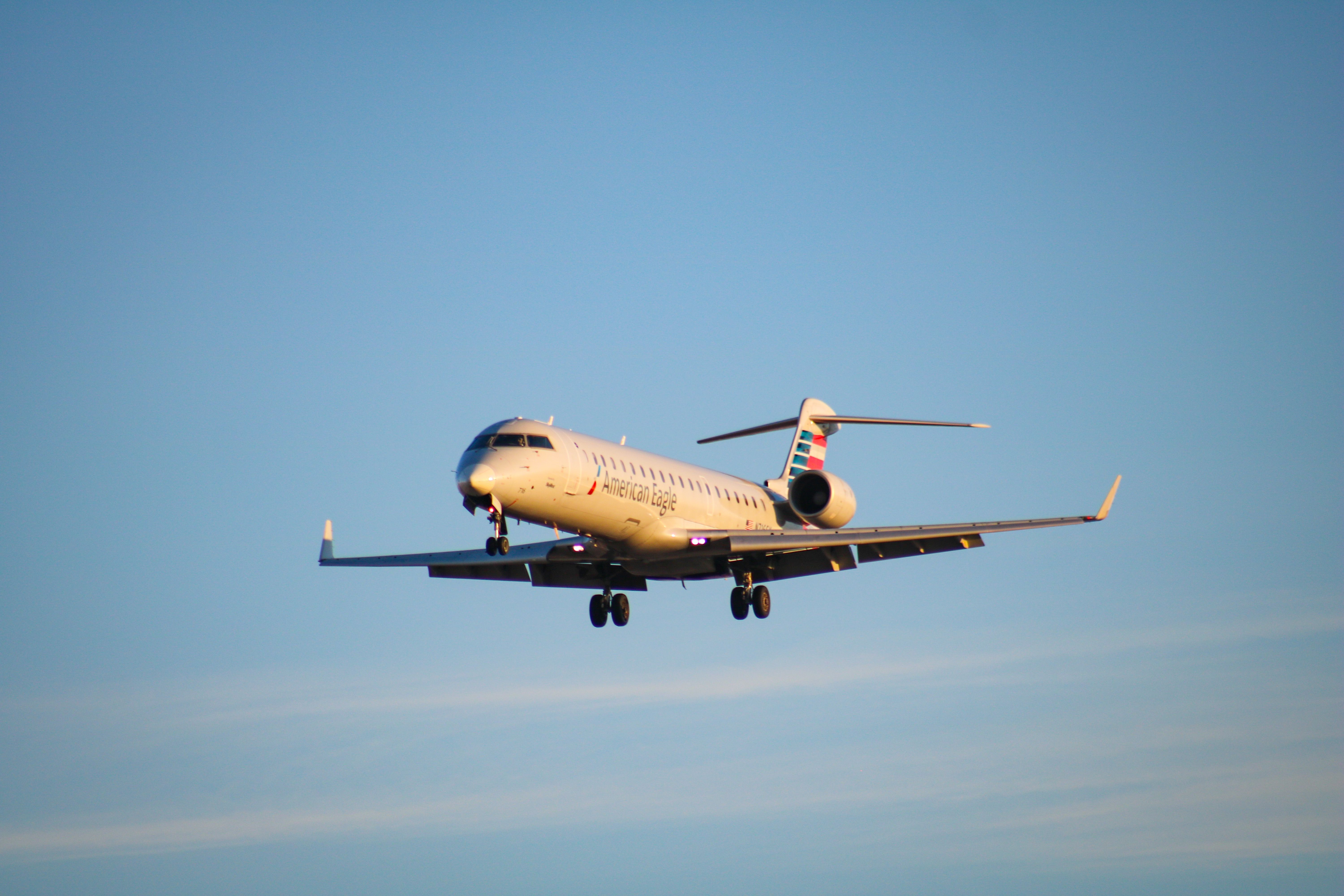 Canadair Regional Jet CRJ-700 — - Coming in from KLAX.