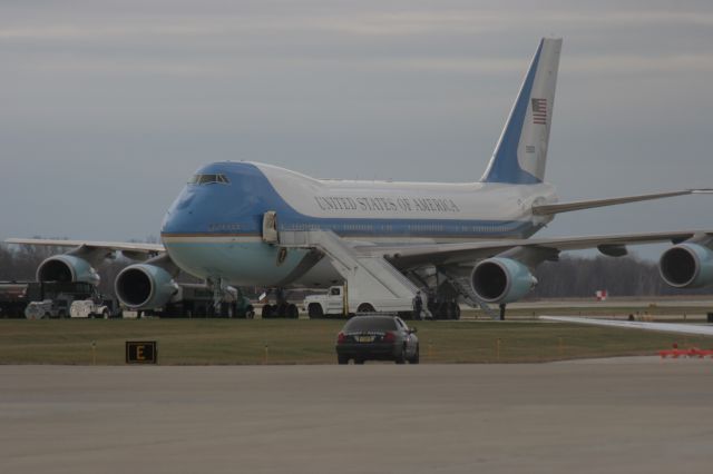 Boeing 747-200 (N29000) - Servicing Air Force One at Austin Straubel Field Green Bay, WI.