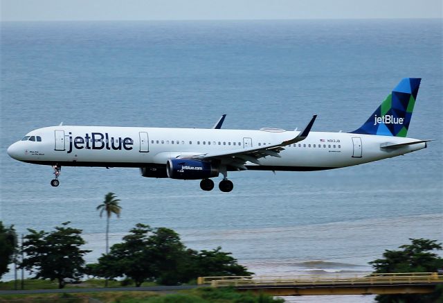 Airbus A321 (N913JB)