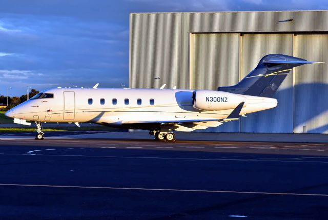 Bombardier Challenger 300 (N300NZ)