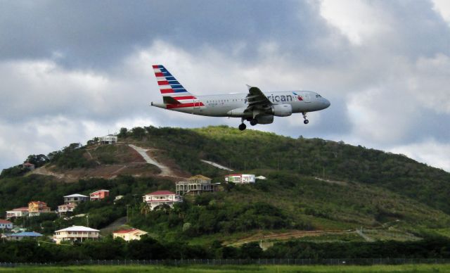 Airbus A319 (N705UW)