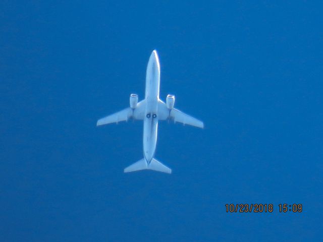 BOEING 737-400 (N640CS)