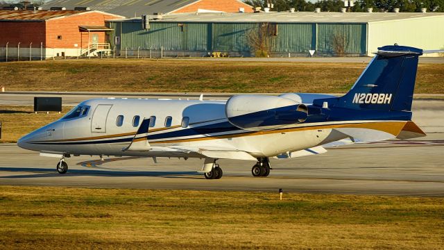 Learjet 60 (N208BH) - Taxiing to 22.