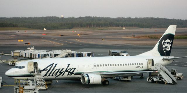 BOEING 737-400 (N763AS) - Aug 2009.