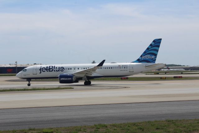 Airbus A220-300 (N3149J)