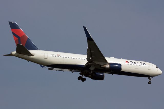 BOEING 767-300 (N175DZ) - One of several JFK weather diversions to BOS on 7/18/23. 