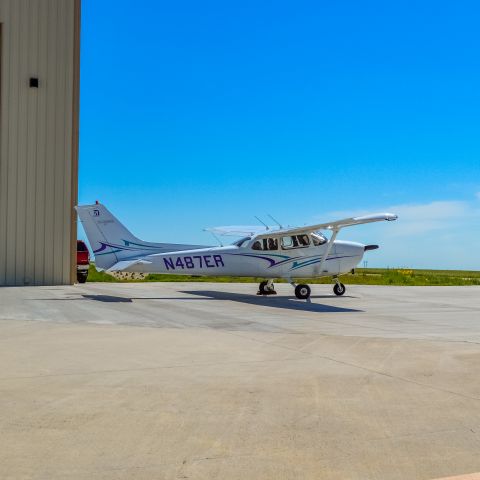Cessna Skyhawk (N487ER)