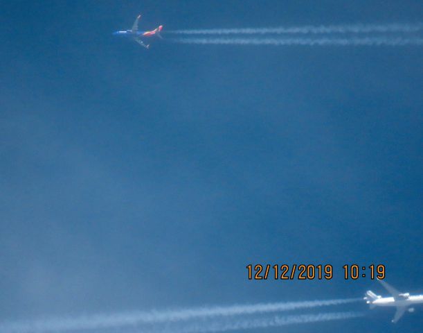 Boeing 737-800 (N8675A)